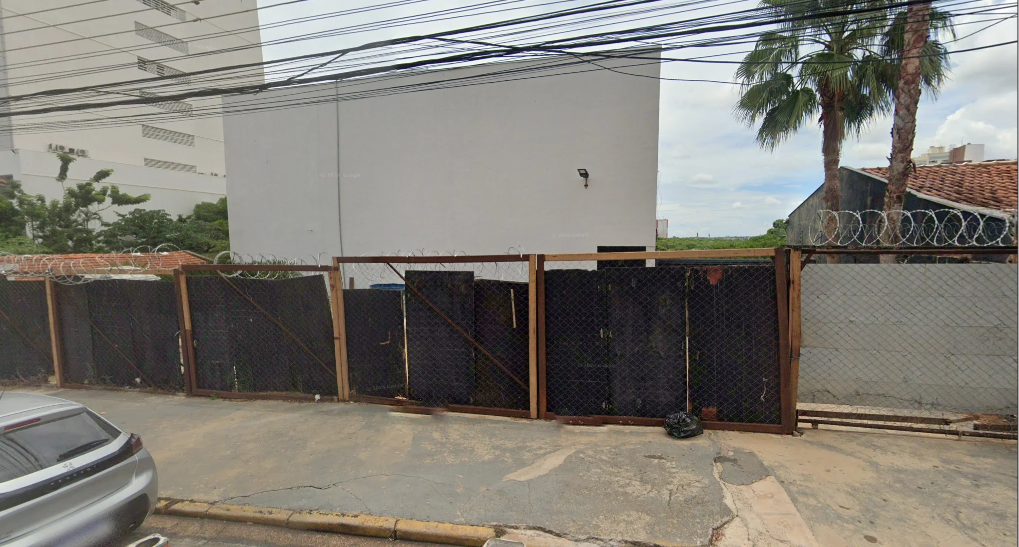Fachada do Yumit Hub antes da obra